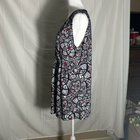 Flirty Pink Size 1X Purple/Black/Gray color, Sleeveless V-neck Top - Picture 3 of 5